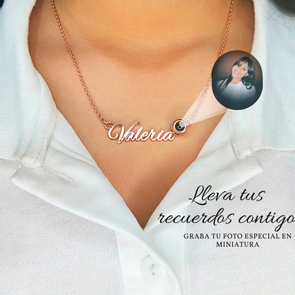Collar con nombre y foto personalizable.