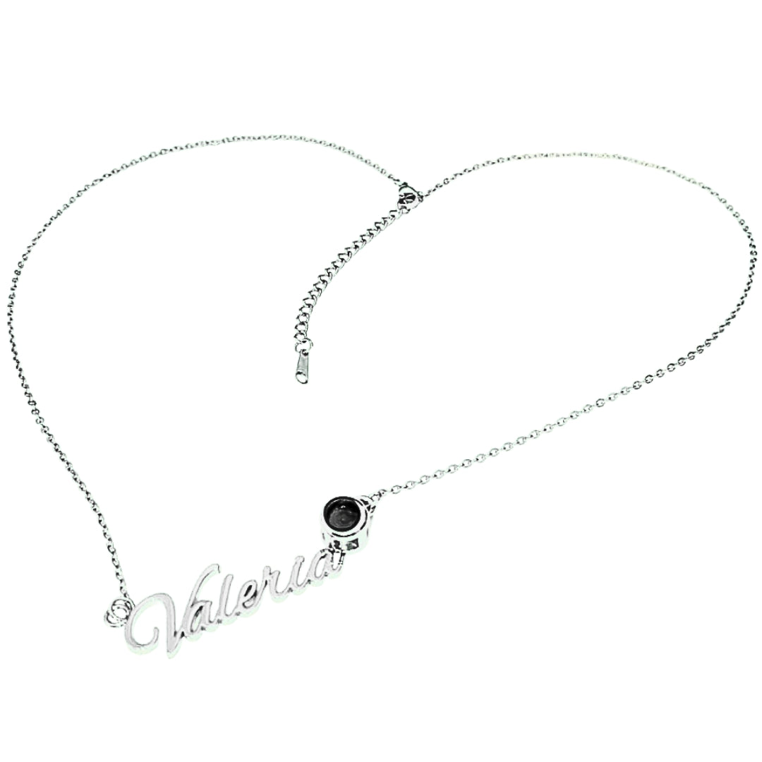 Collar con nombre y foto personalizable.